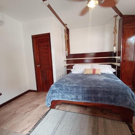 The Wooden House Hotel Puerto Villamil Zewnętrze zdjęcie