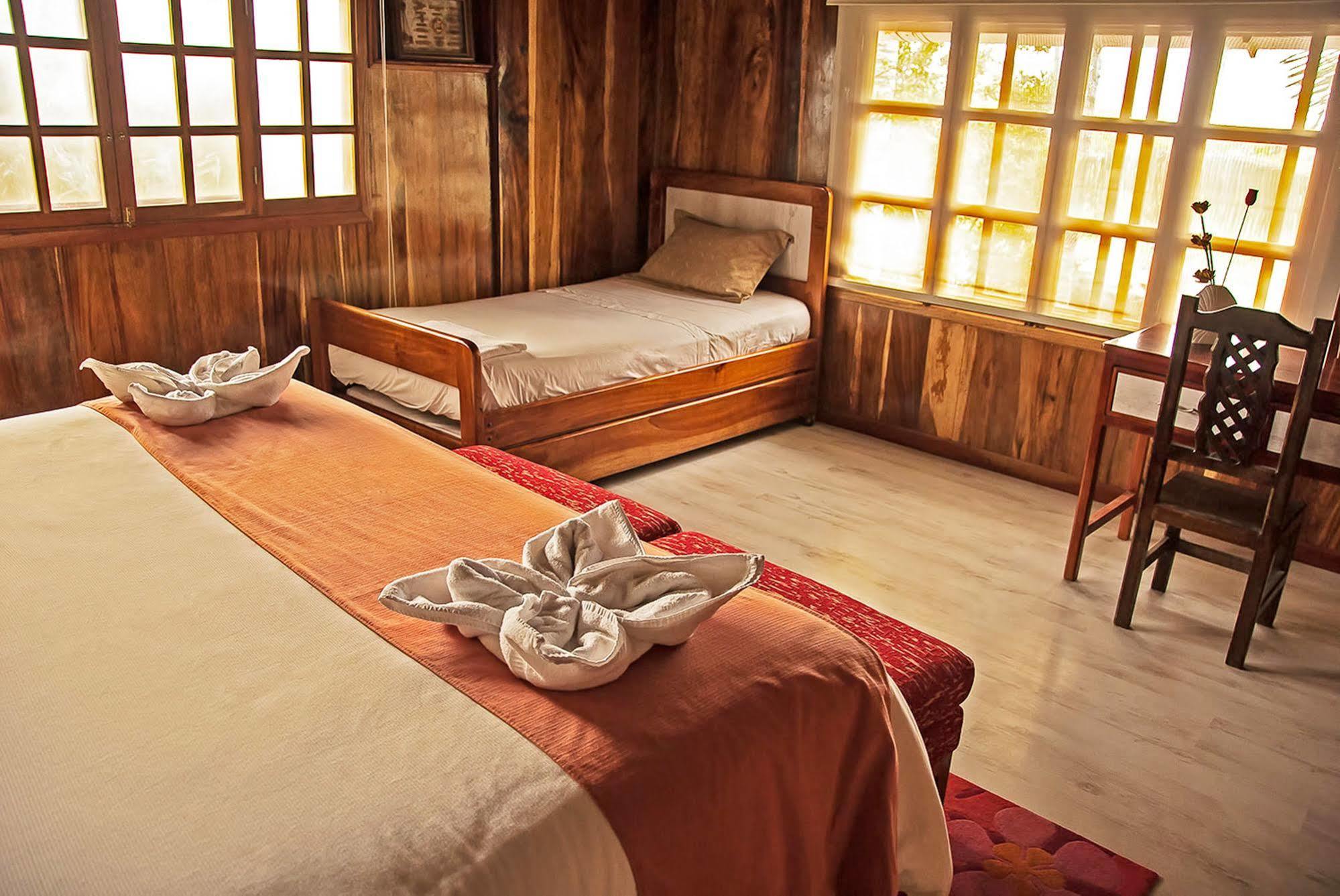 The Wooden House Hotel Puerto Villamil Zewnętrze zdjęcie