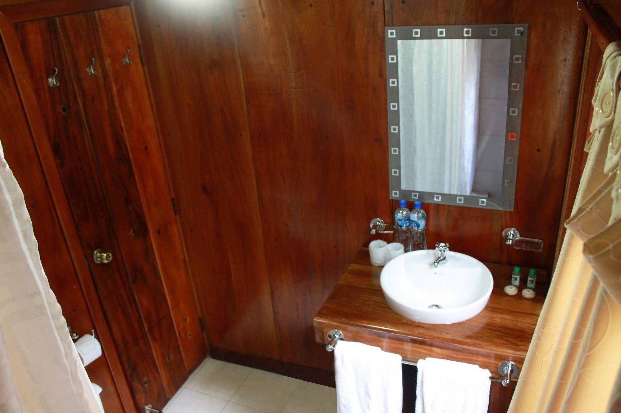The Wooden House Hotel Puerto Villamil Zewnętrze zdjęcie