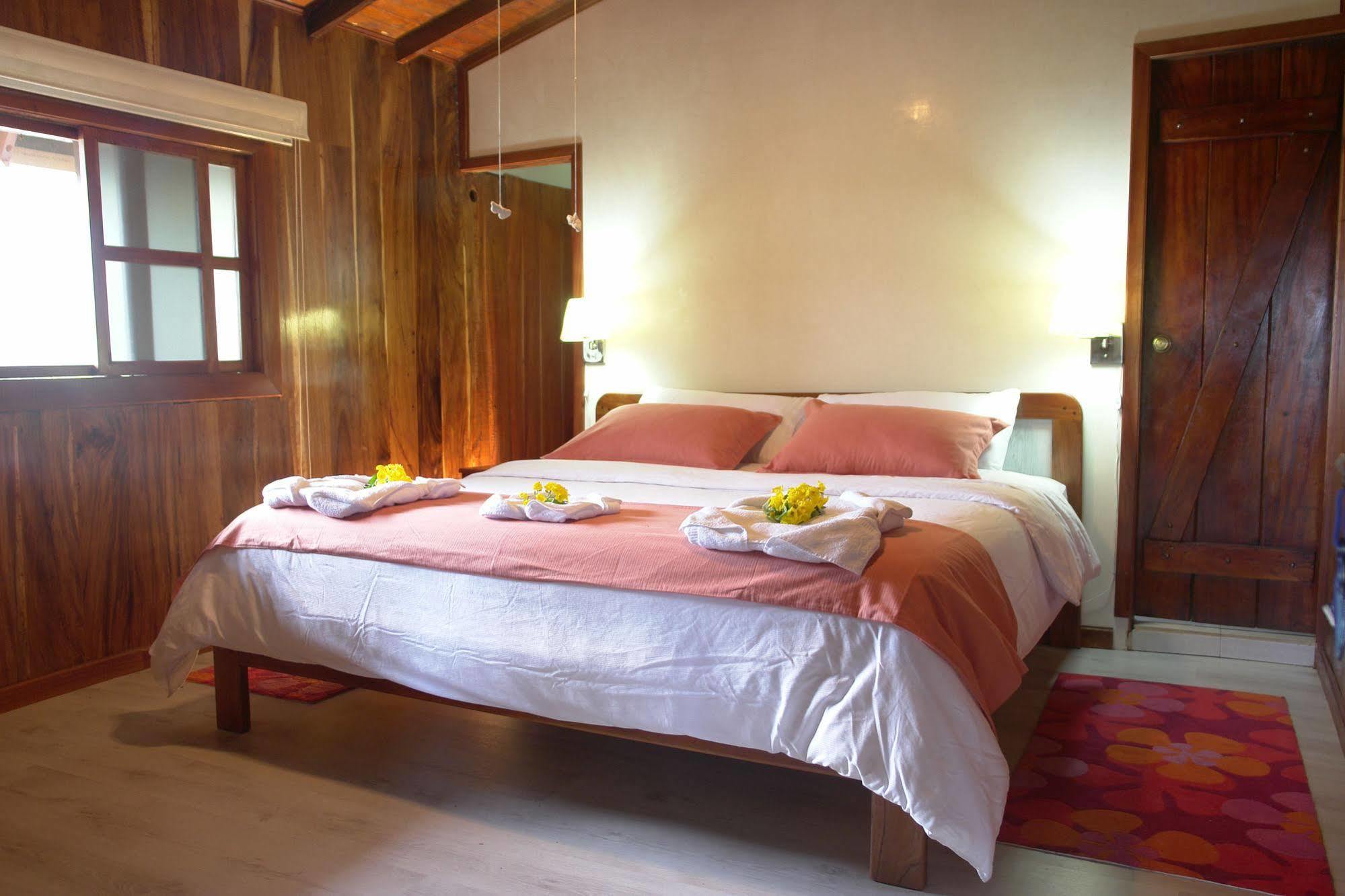 The Wooden House Hotel Puerto Villamil Zewnętrze zdjęcie