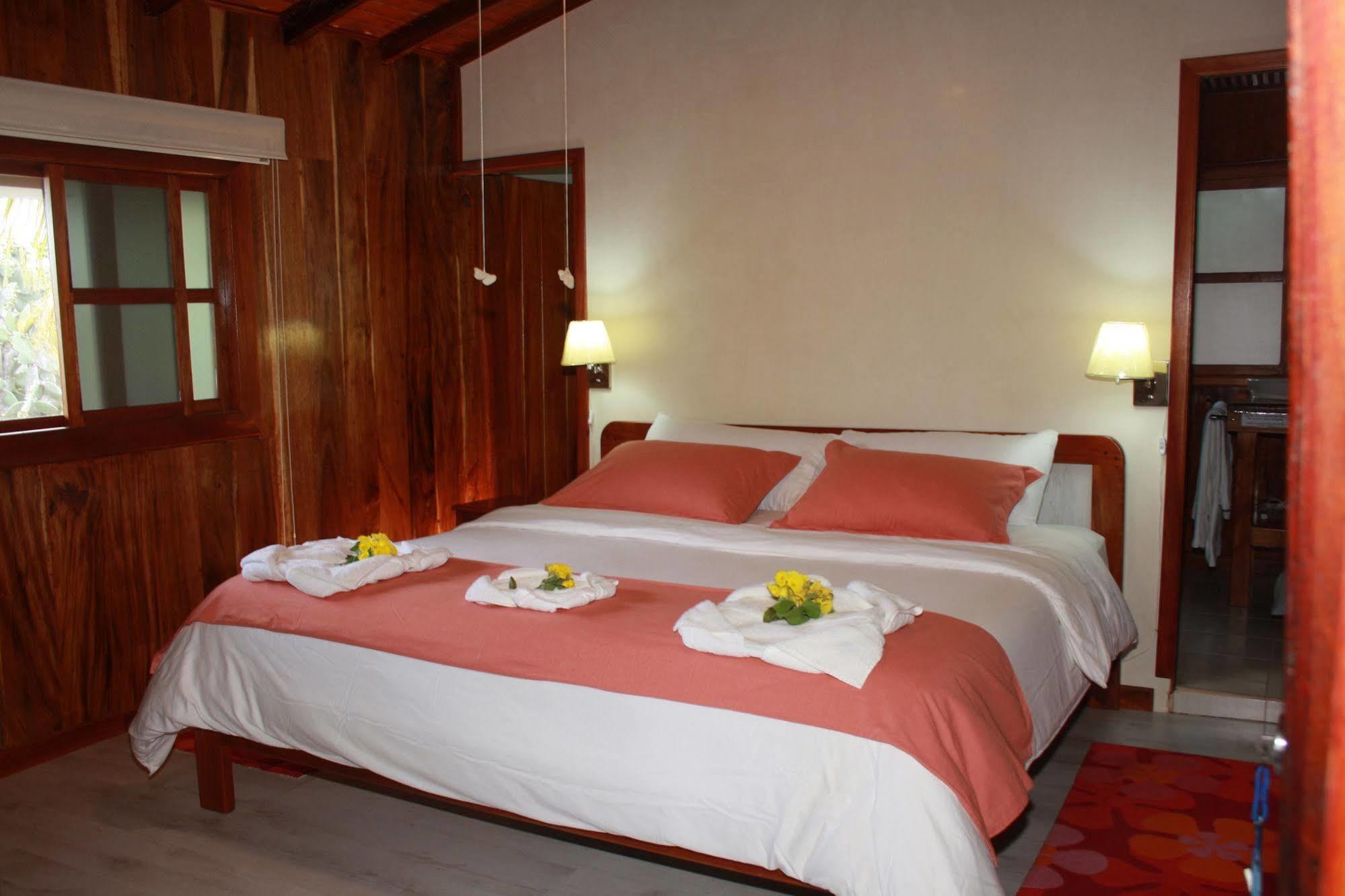 The Wooden House Hotel Puerto Villamil Zewnętrze zdjęcie