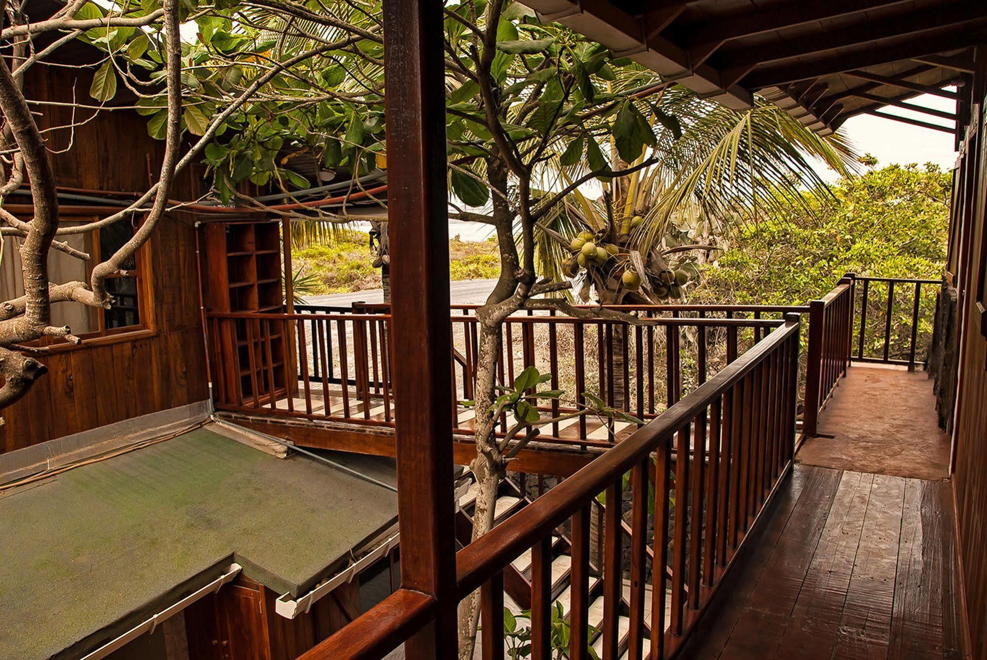 The Wooden House Hotel Puerto Villamil Zewnętrze zdjęcie